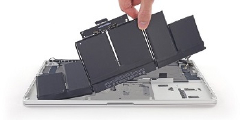 Thay pin macbook 13 inch 2017 no touch bảo hành 12 tháng
