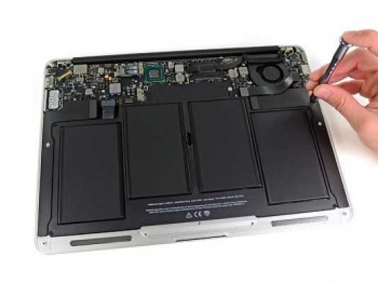 Thay pin macbook retina 13 inch 2013 bảo hành 12 tháng