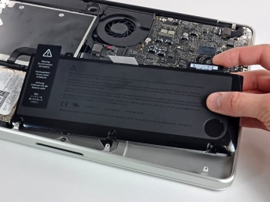 Thay pin macbook retina 13 inch 2015 bảo hành 6 tháng